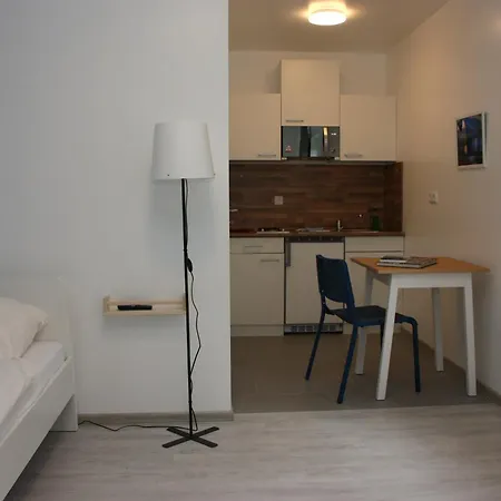 Appartement Voll Moeblierte, Helle In Ruhiger Lage *