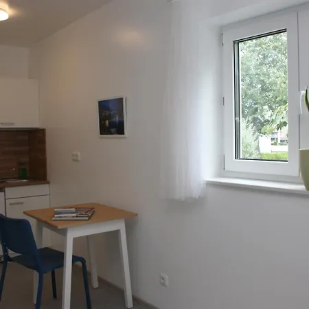 Apartment Voll Moeblierte, Helle In Ruhiger Lage *