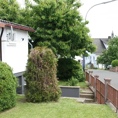 Voll Moeblierte, Helle In Ruhiger Lage Apartment