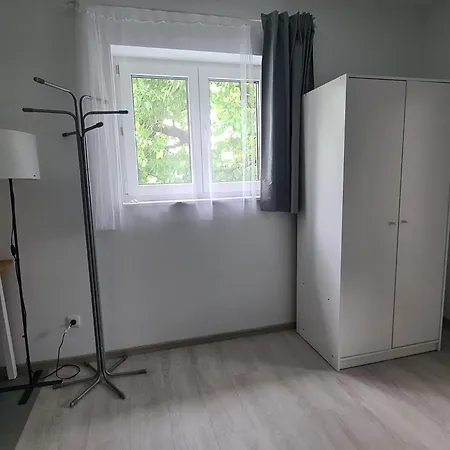 Voll Moeblierte, Helle In Ruhiger Lage Appartement